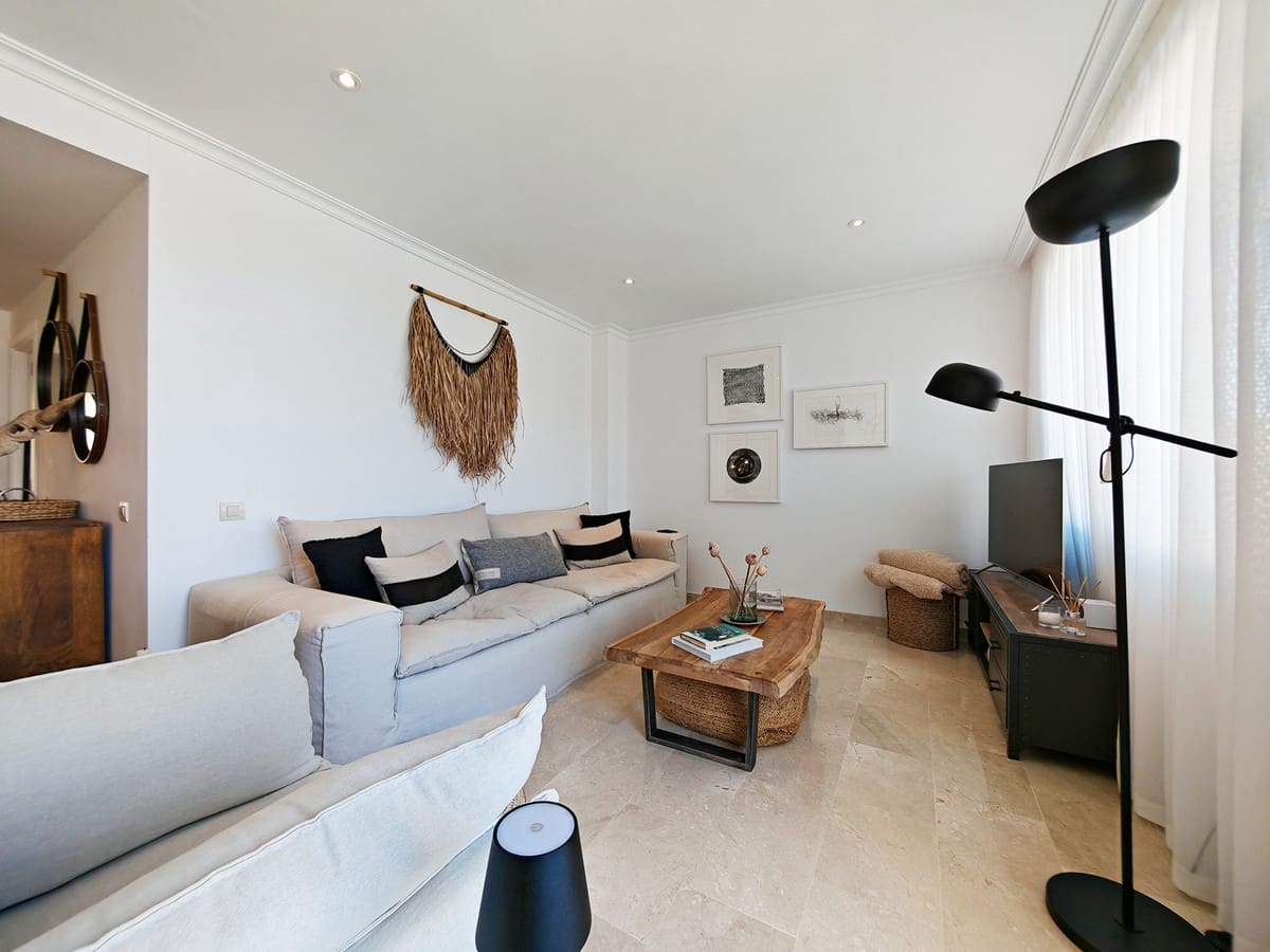 3 bedroom Apartment for sale in La Mairena with pool garage - € 530,000 (Ref: 9368928)