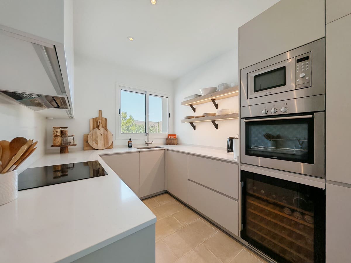 3 bedroom Apartment for sale in La Mairena with pool garage - € 530,000 (Ref: 9368928)