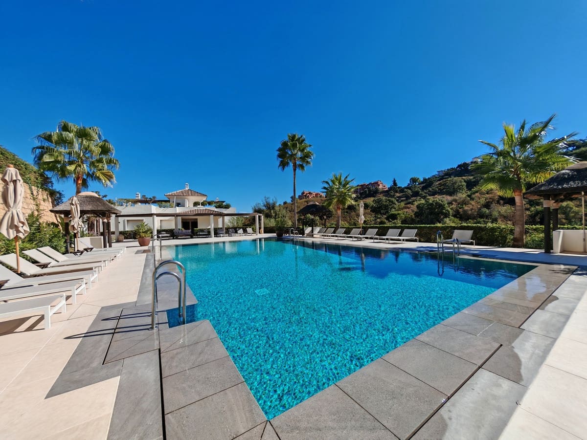 3 bedroom Apartment for sale in La Mairena with pool garage - € 530,000 (Ref: 9368928)