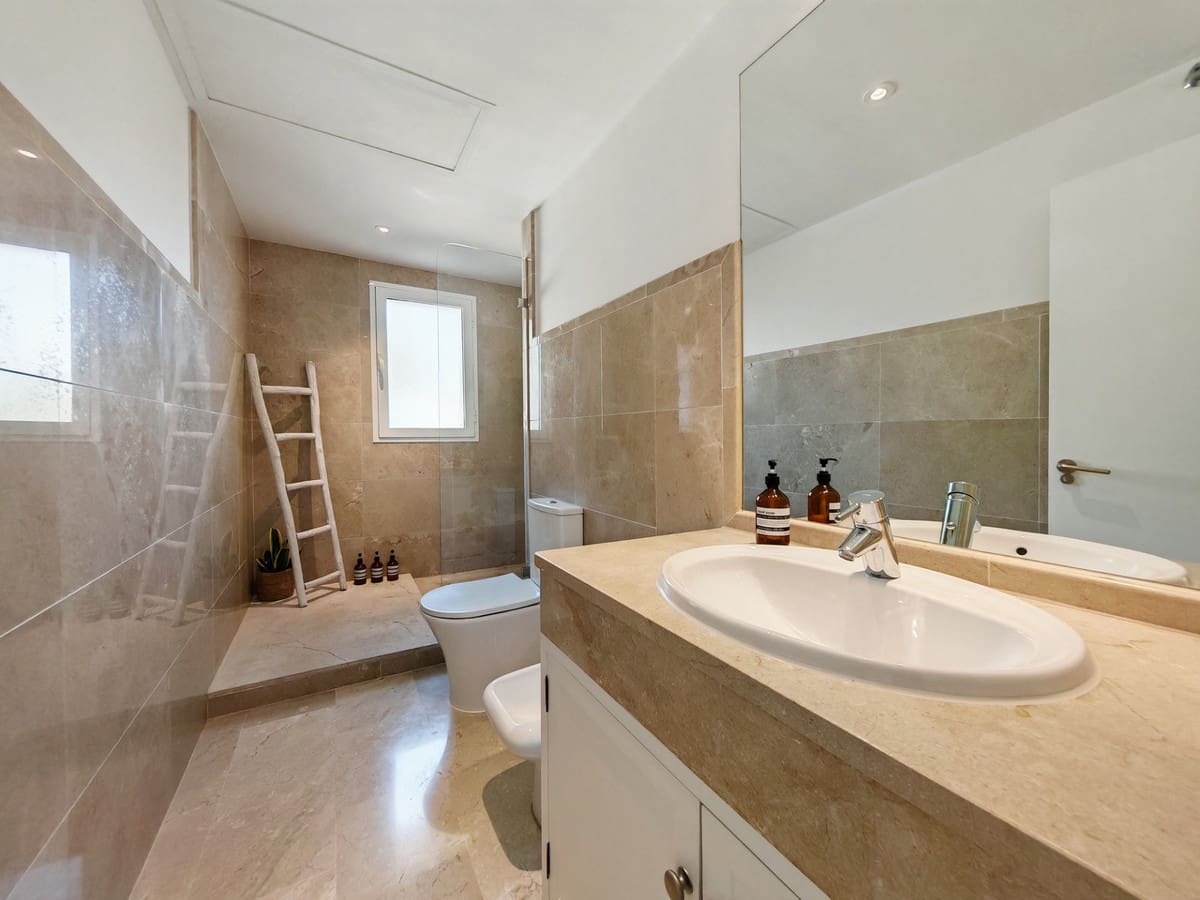 3 bedroom Apartment for sale in La Mairena with pool garage - € 530,000 (Ref: 9368928)