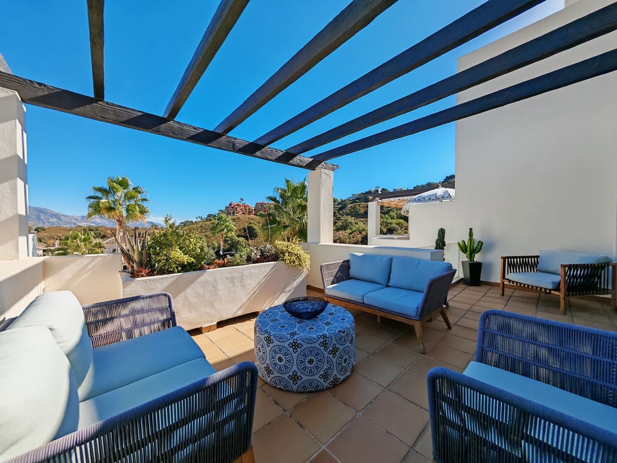 3 bedroom Apartment for sale in La Mairena with pool garage - € 530,000 (Ref: 9368928)