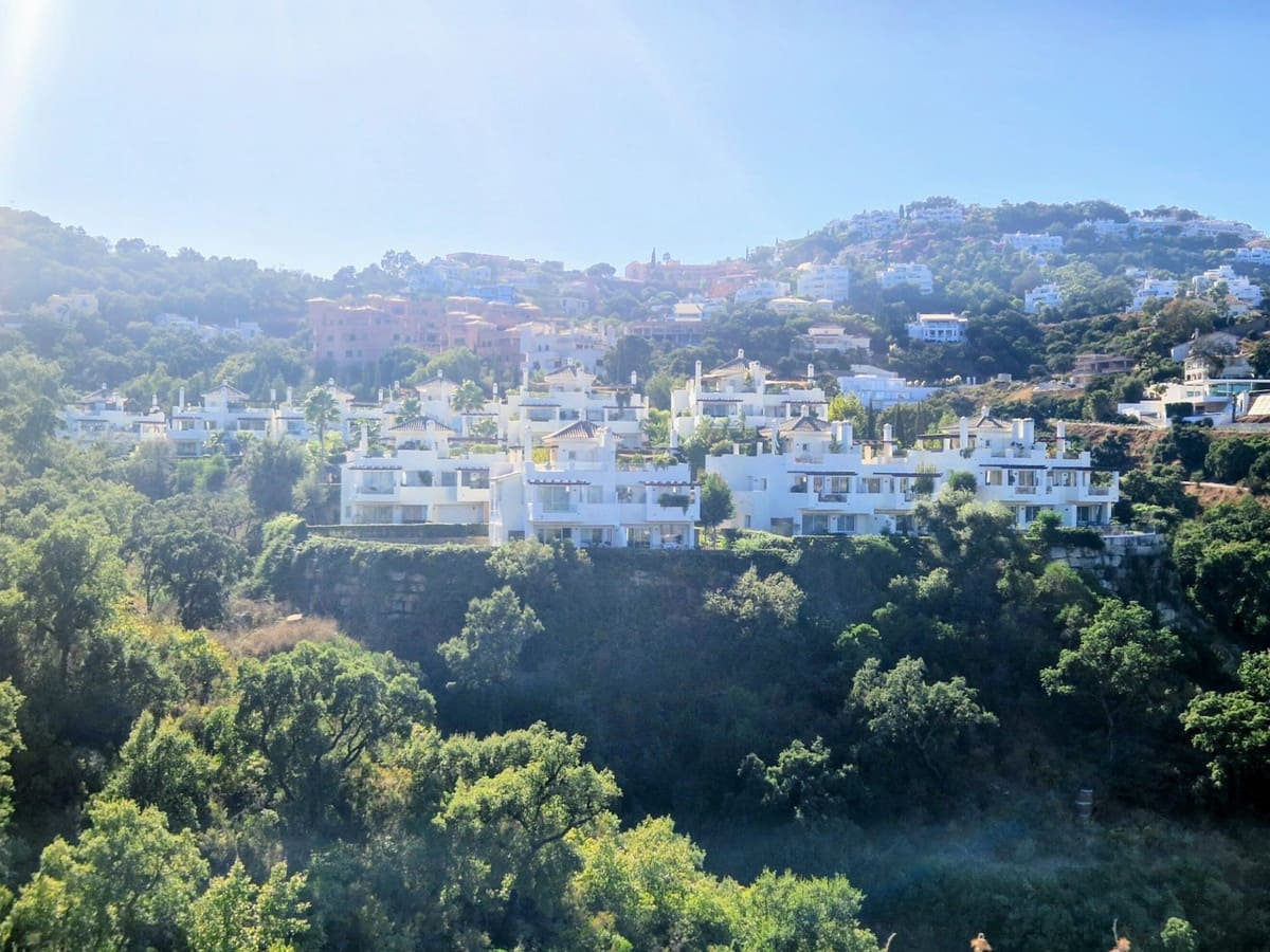 3 bedroom Apartment for sale in La Mairena with pool garage - € 530,000 (Ref: 9368928)