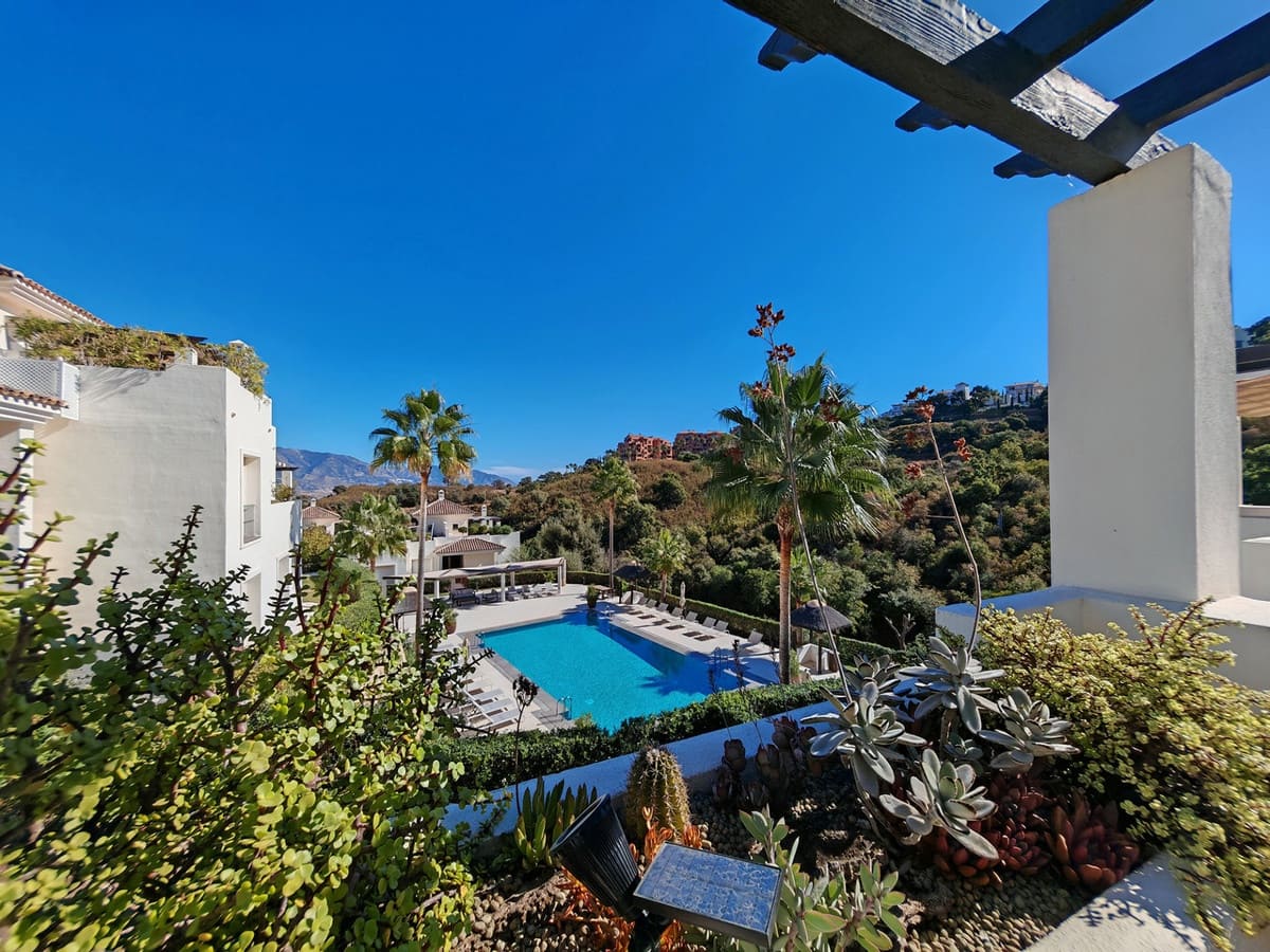 3 bedroom Apartment for sale in La Mairena with pool garage - € 530,000 (Ref: 9368928)