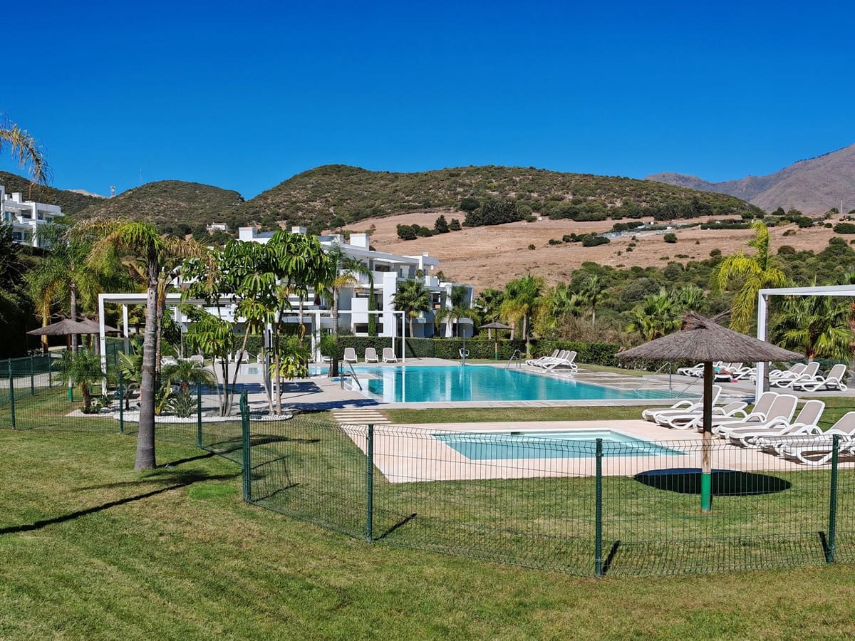 2 slaapkamer Appartement te koop in Casares met zwembad garage - € 559.000 (Ref: 9368929)