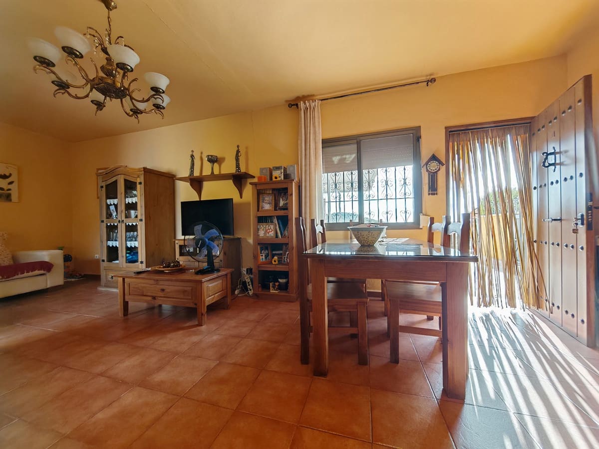 3 slaapkamer Finca/Landhuis te koop in Estepona met zwembad garage - € 750.000 (Ref: 9368930)