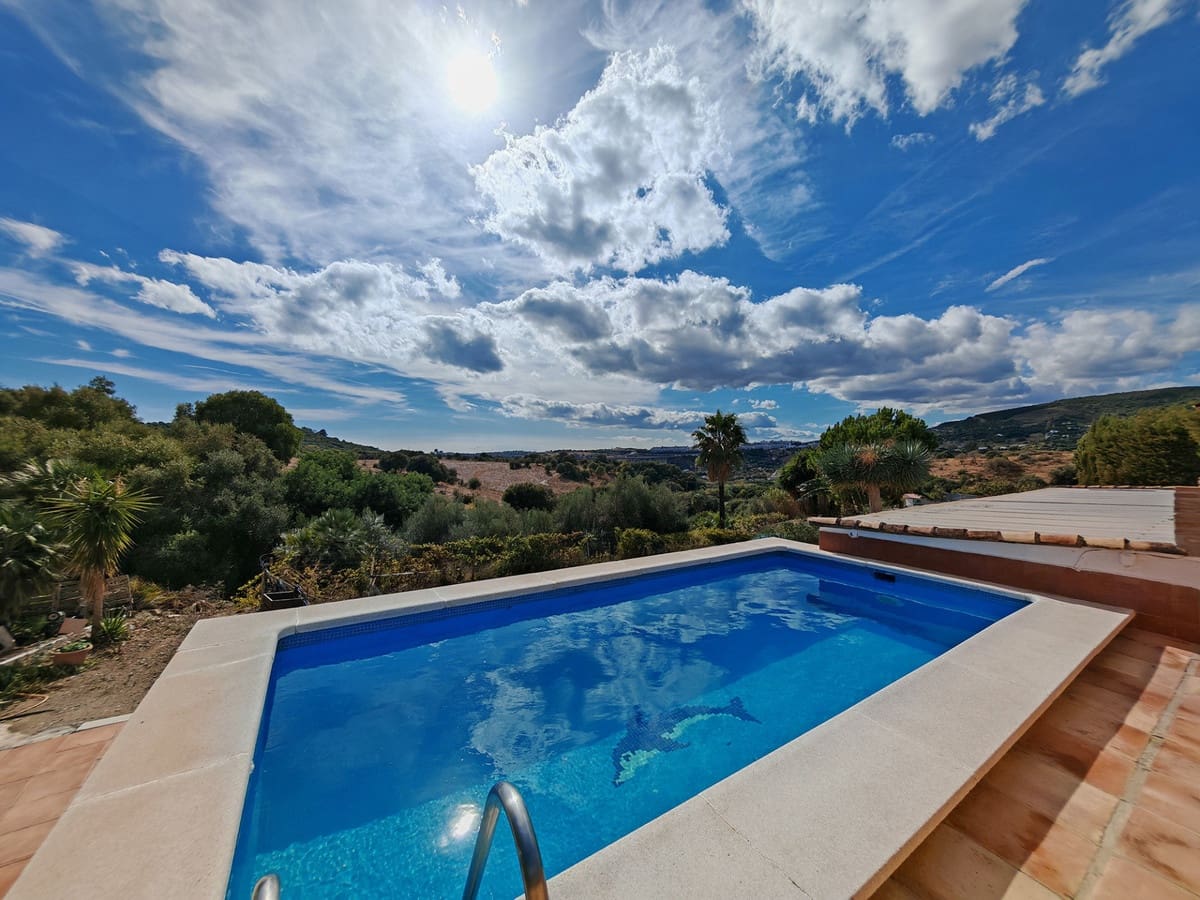 3 bedroom Finca/Country House for sale in Estepona with pool garage - € 750,000 (Ref: 9368930)