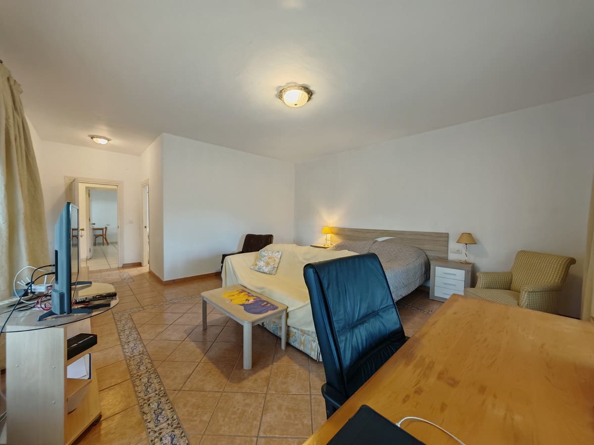 12 slaapkamer Villa te koop in Marbella met zwembad garage - € 1.900.000 (Ref: 9371990)