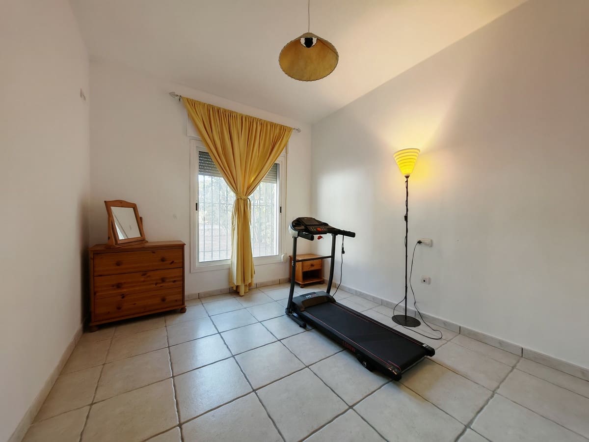 12 slaapkamer Villa te koop in Marbella met zwembad garage - € 1.900.000 (Ref: 9371990)