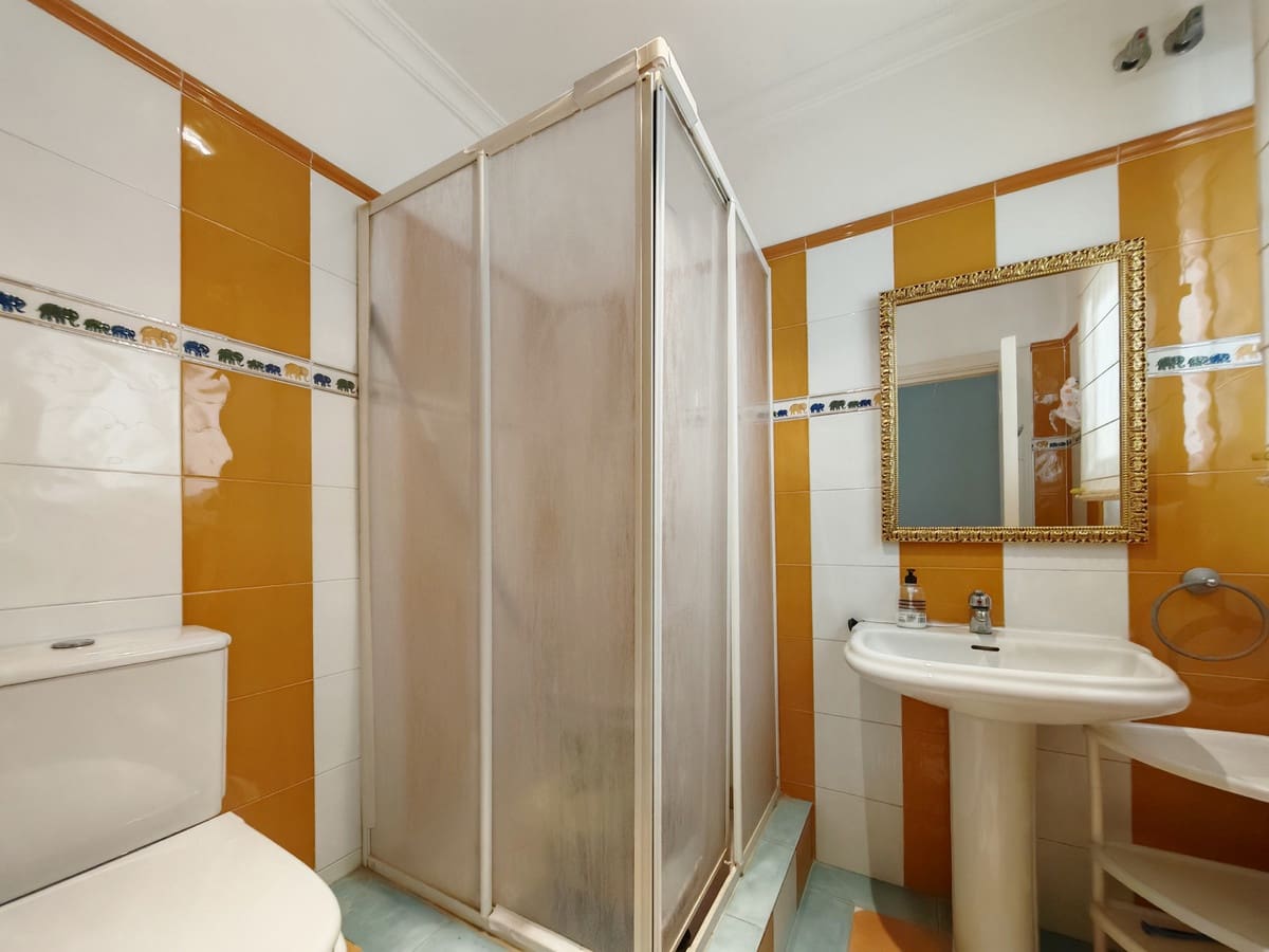 12 slaapkamer Villa te koop in Marbella met zwembad garage - € 1.900.000 (Ref: 9371990)