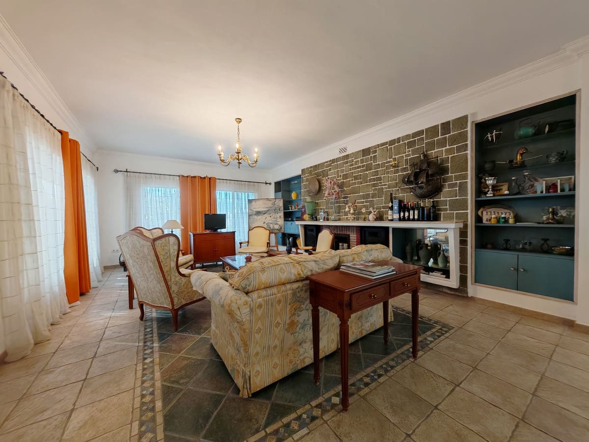 12 slaapkamer Villa te koop in Marbella met zwembad garage - € 1.900.000 (Ref: 9371990)