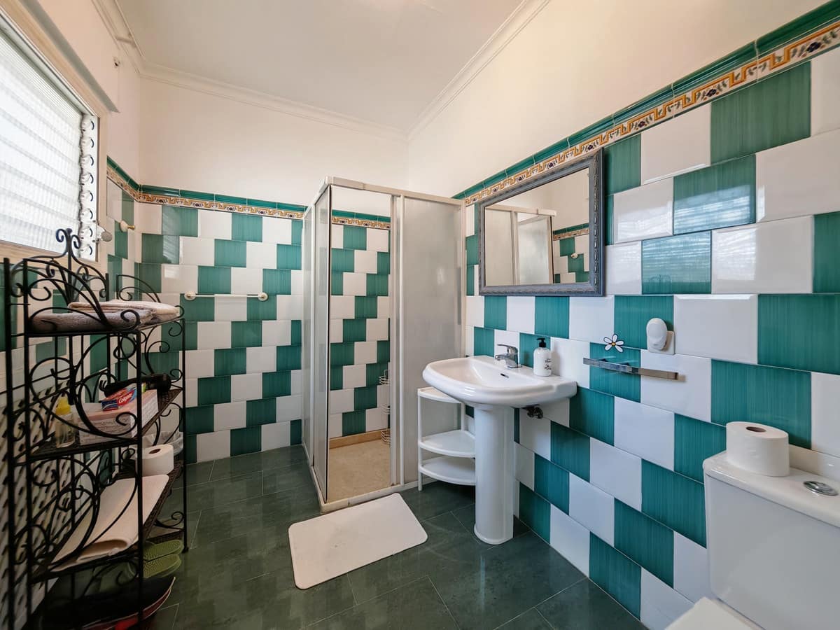 12 slaapkamer Villa te koop in Marbella met zwembad garage - € 1.900.000 (Ref: 9371990)