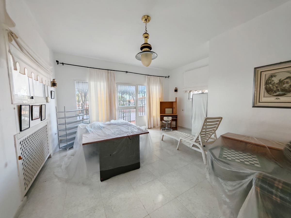 12 slaapkamer Villa te koop in Marbella met zwembad garage - € 1.900.000 (Ref: 9371990)