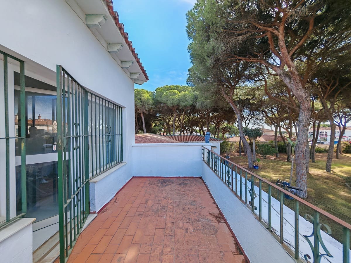 12 slaapkamer Villa te koop in Marbella met zwembad garage - € 1.900.000 (Ref: 9371990)