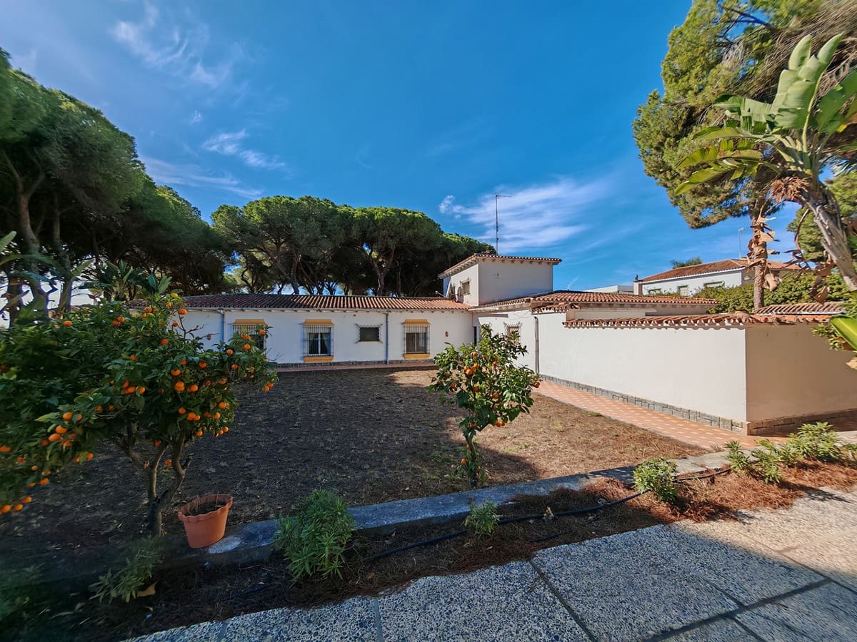 12 slaapkamer Villa te koop in Marbella met zwembad garage - € 1.900.000 (Ref: 9371990)