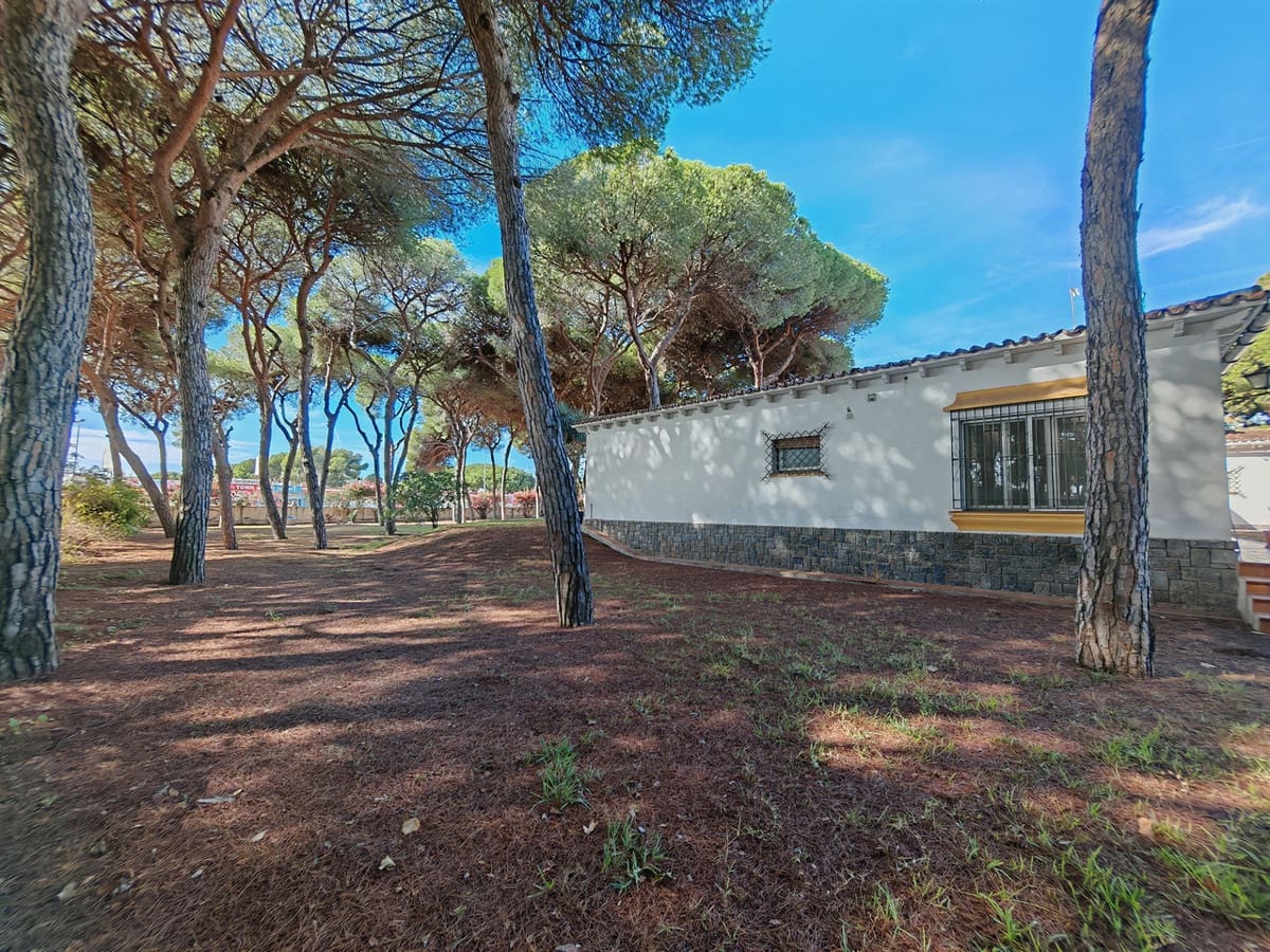 12 slaapkamer Villa te koop in Marbella met zwembad garage - € 1.900.000 (Ref: 9371990)