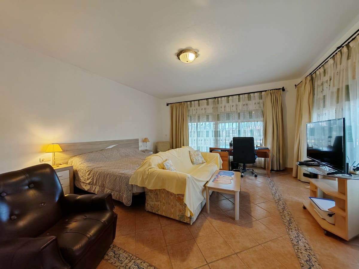 12 bedroom Villa for sale in Marbella with pool garage - € 1,900,000 (Ref: 9371990)