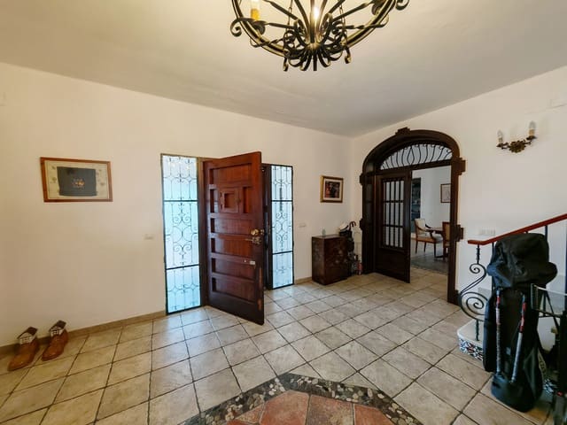 12 sypialnia Willa na sprzedaż w Marbella z basenem garażem - 1 900 000 € (Ref: 9371990)