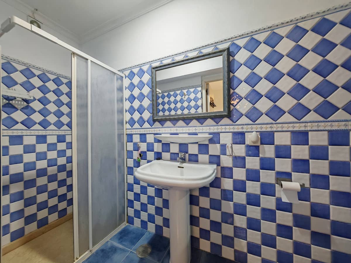 12 bedroom Villa for sale in Marbella with pool garage - € 1,900,000 (Ref: 9371990)