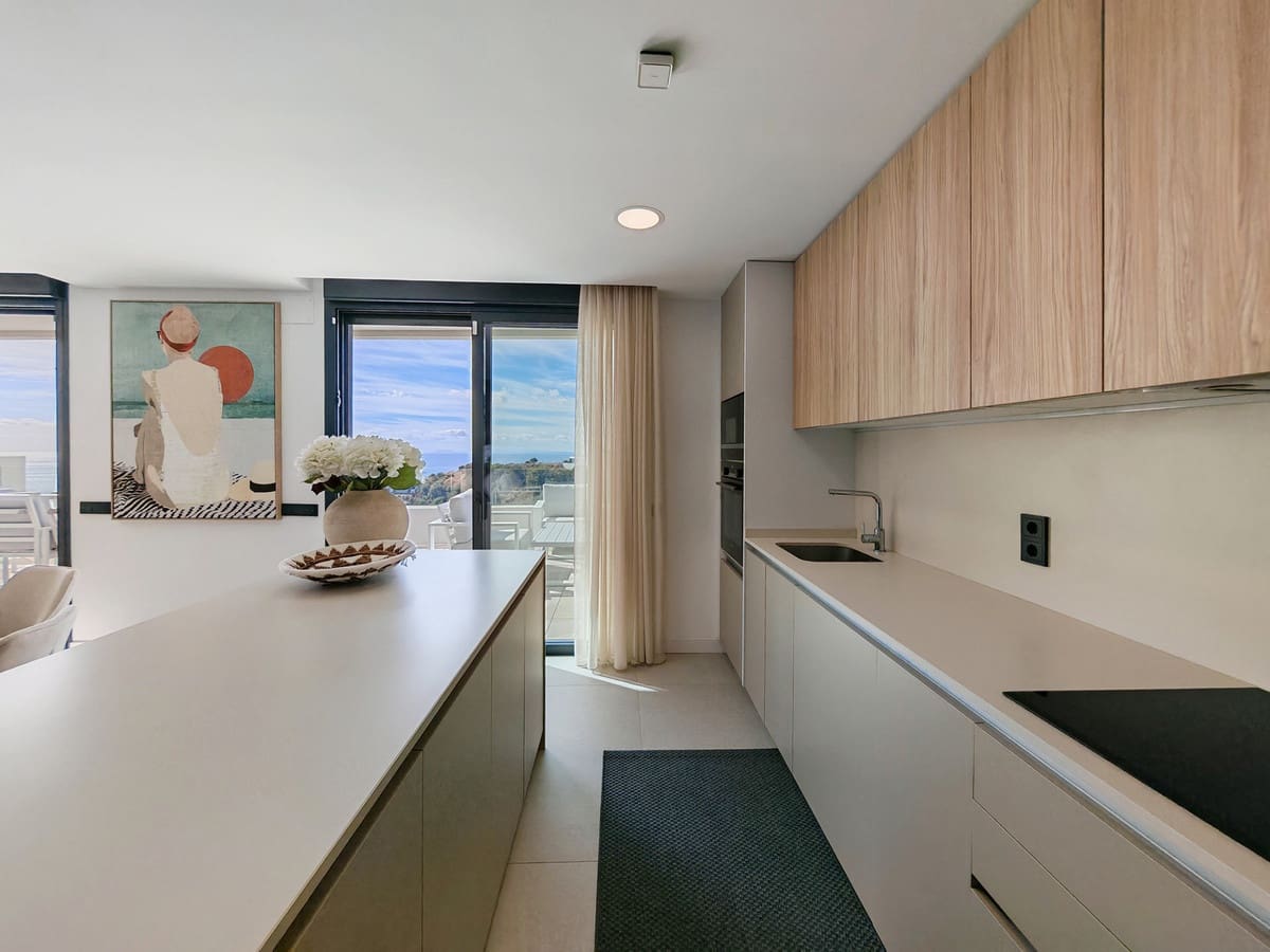 3 slaapkamer Appartement te koop in Los Monteros met zwembad garage - € 1.295.000 (Ref: 9387862)