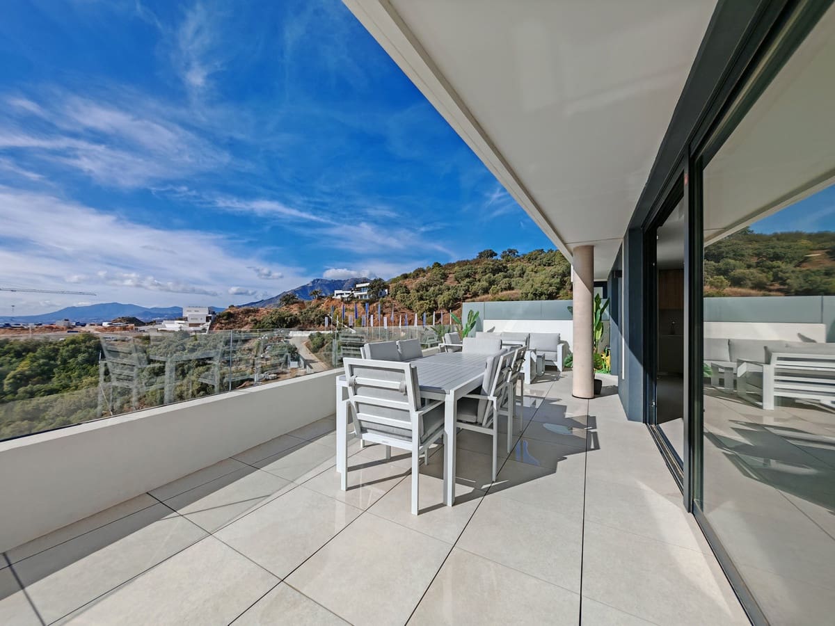 3 slaapkamer Appartement te koop in Los Monteros met zwembad garage - € 1.295.000 (Ref: 9387862)