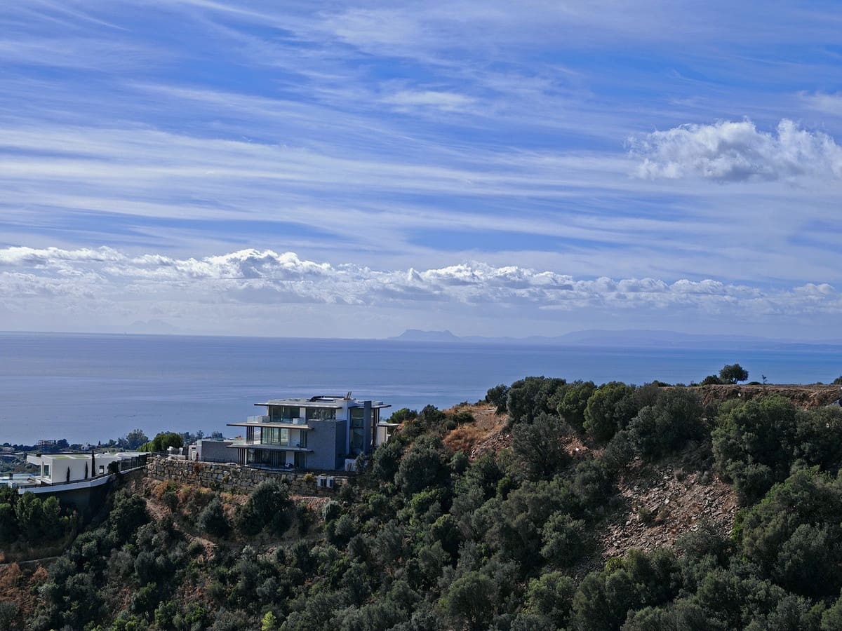 3 slaapkamer Appartement te koop in Los Monteros met zwembad garage - € 1.295.000 (Ref: 9387862)