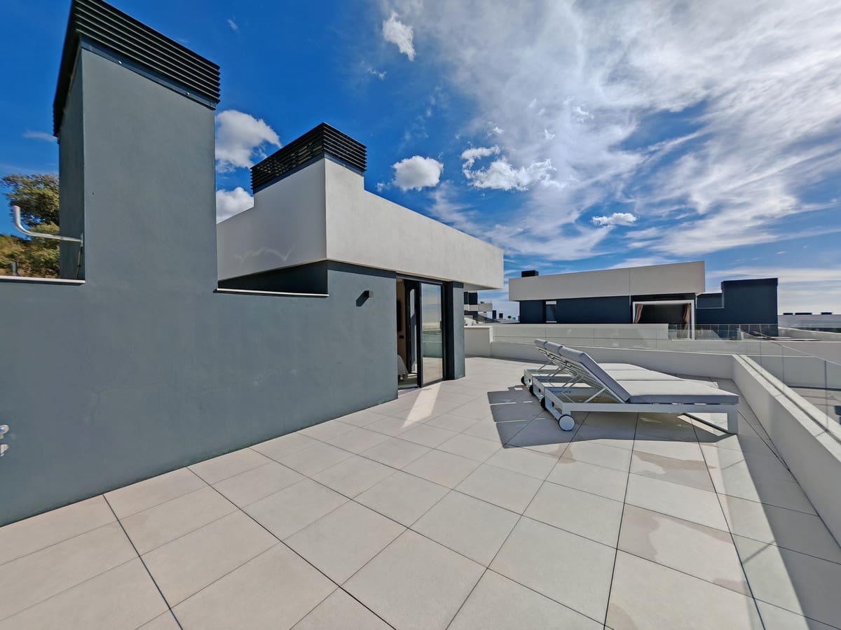 3 slaapkamer Appartement te koop in Los Monteros met zwembad garage - € 1.295.000 (Ref: 9387862)