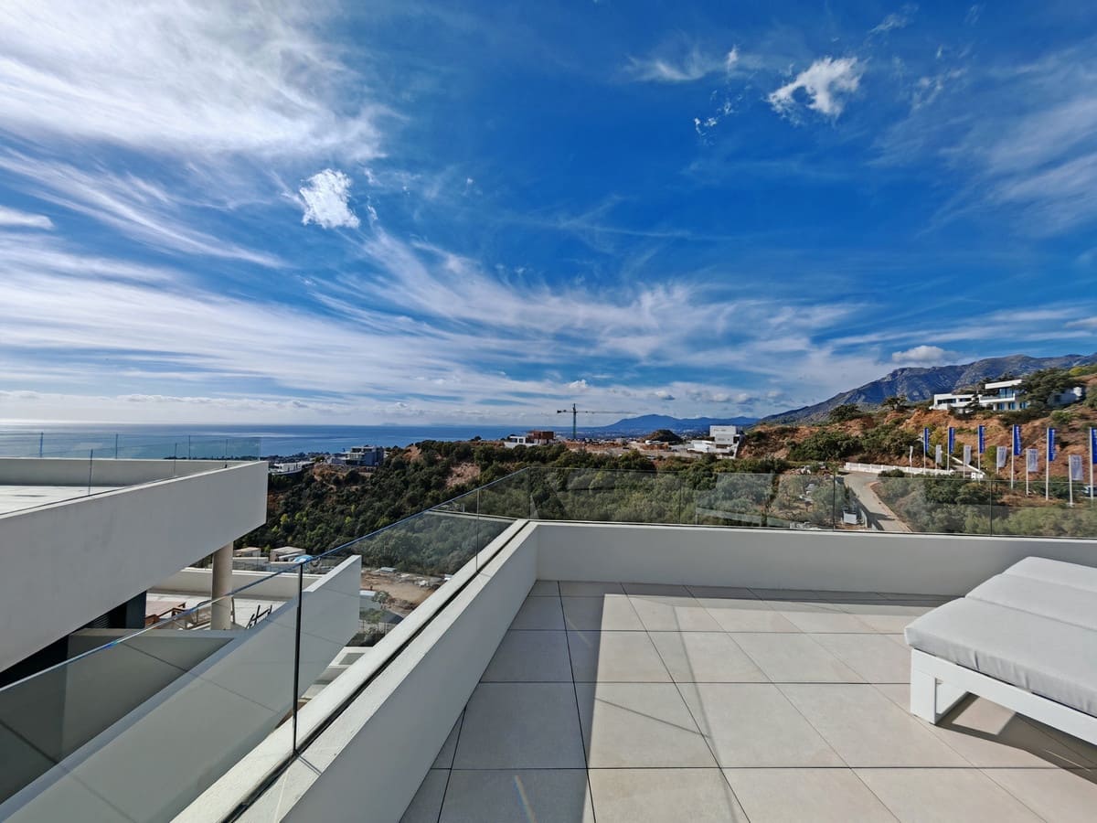 3 slaapkamer Appartement te koop in Los Monteros met zwembad garage - € 1.295.000 (Ref: 9387862)