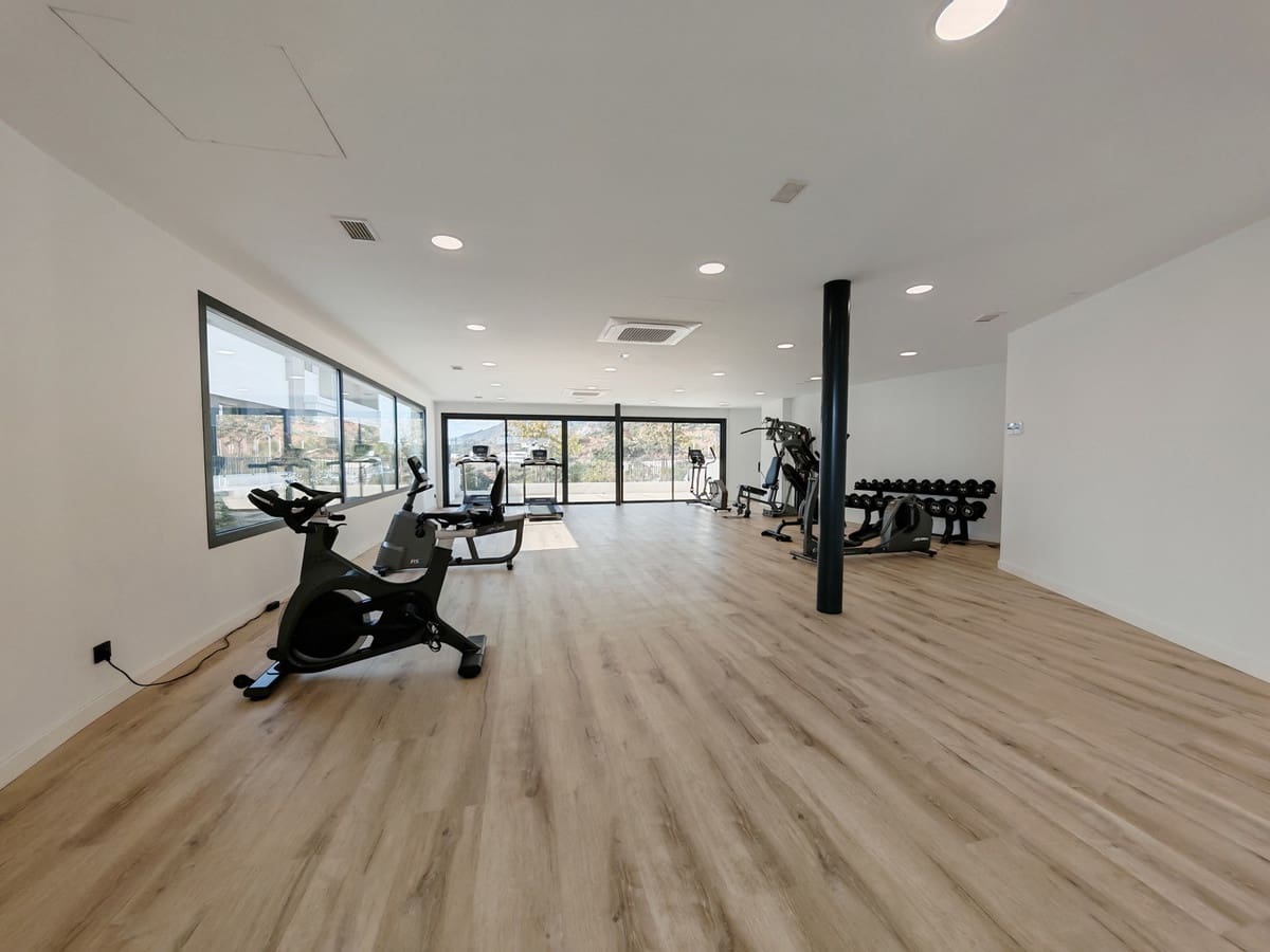 3 slaapkamer Appartement te koop in Los Monteros met zwembad garage - € 1.295.000 (Ref: 9387862)