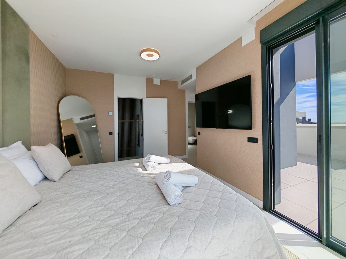 3 bedroom Apartment for sale in Los Monteros with pool garage - € 1,295,000 (Ref: 9387862)