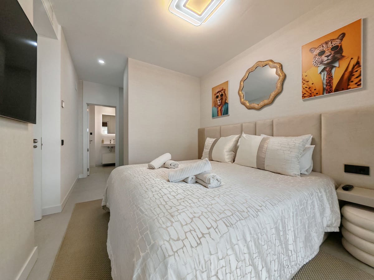 3 bedroom Apartment for sale in Los Monteros with pool garage - € 1,295,000 (Ref: 9387862)