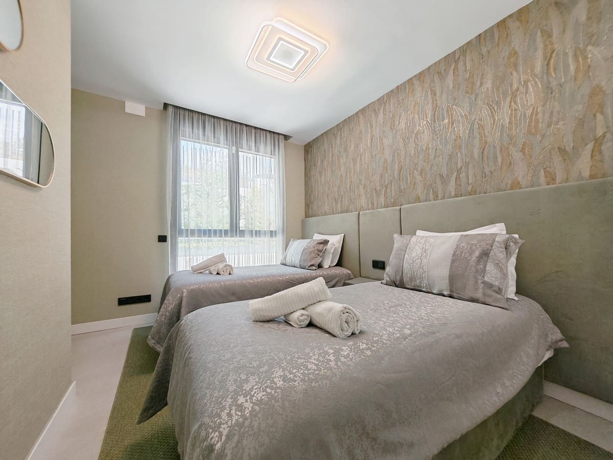 3 bedroom Apartment for sale in Los Monteros with pool garage - € 1,295,000 (Ref: 9387862)