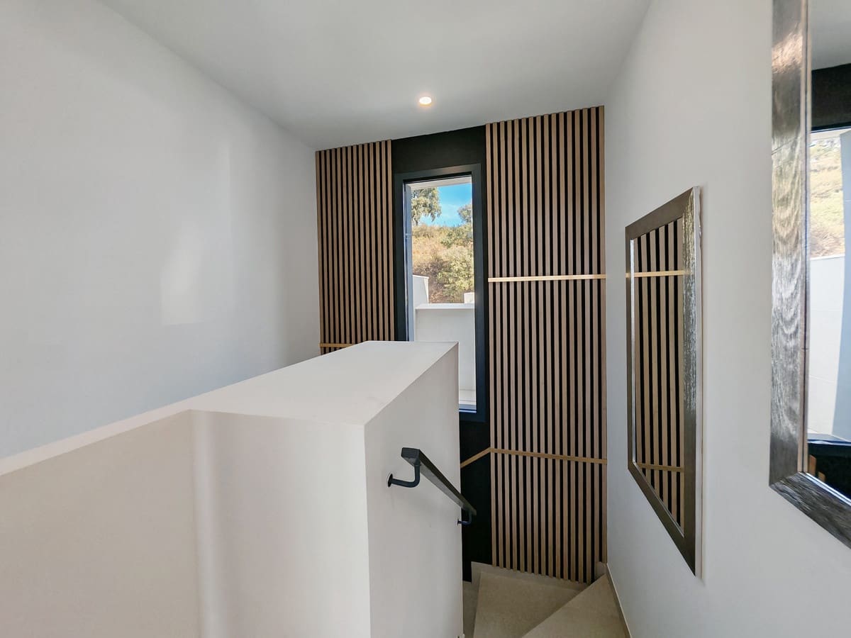 3 bedroom Apartment for sale in Los Monteros with pool garage - € 1,295,000 (Ref: 9387862)