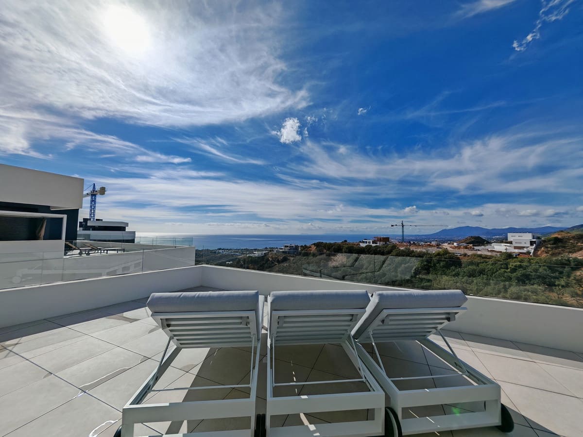 3 bedroom Apartment for sale in Los Monteros with pool garage - € 1,295,000 (Ref: 9387862)