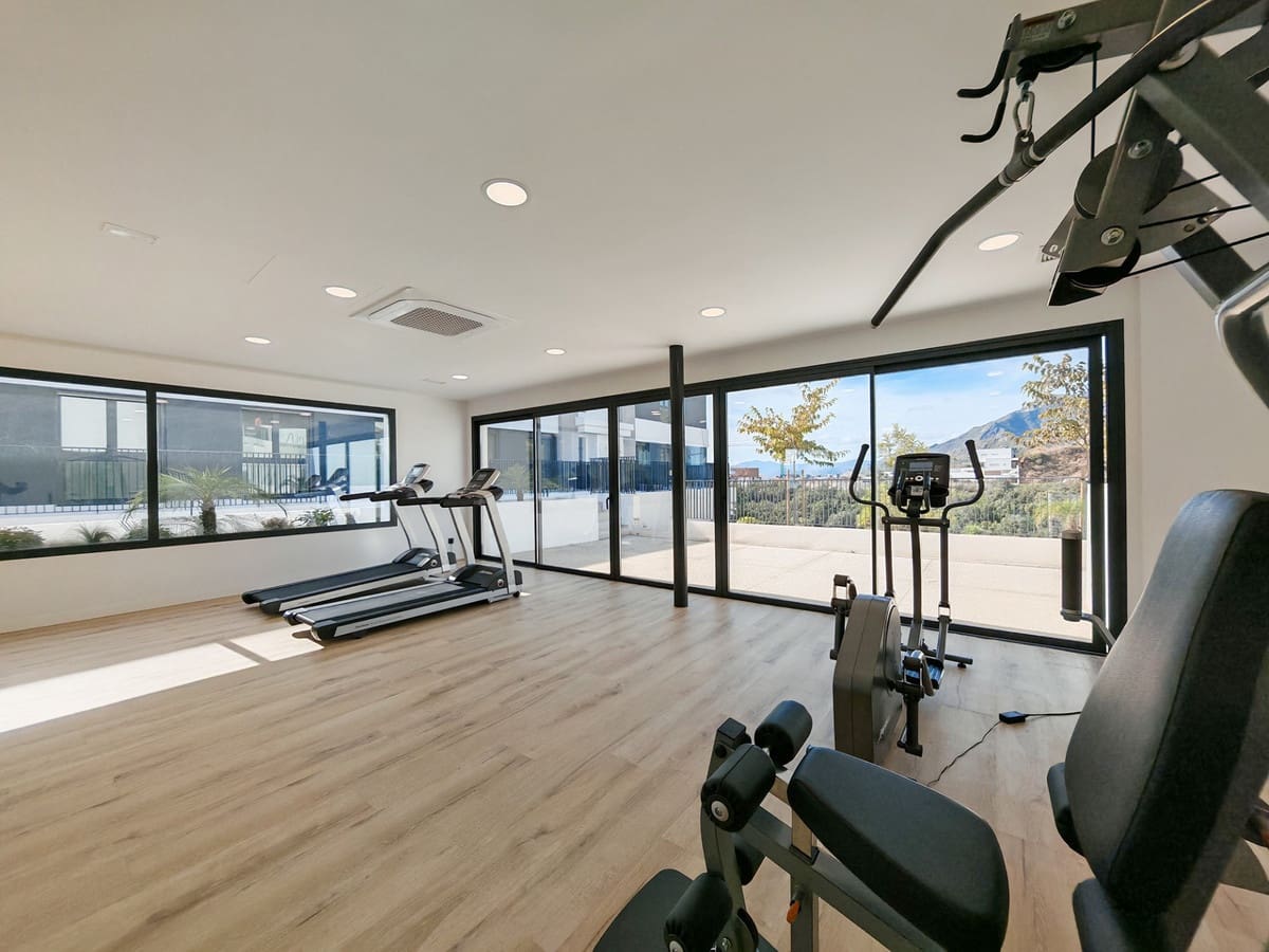 3 bedroom Apartment for sale in Los Monteros with pool garage - € 1,295,000 (Ref: 9387862)