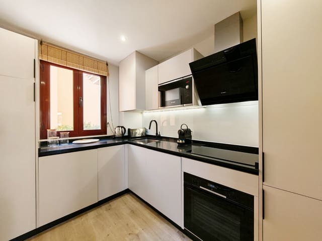 2 bedroom Apartment for sale in El Paraiso, Estepona with pool garage - € 325,000 (Ref: 9387863)