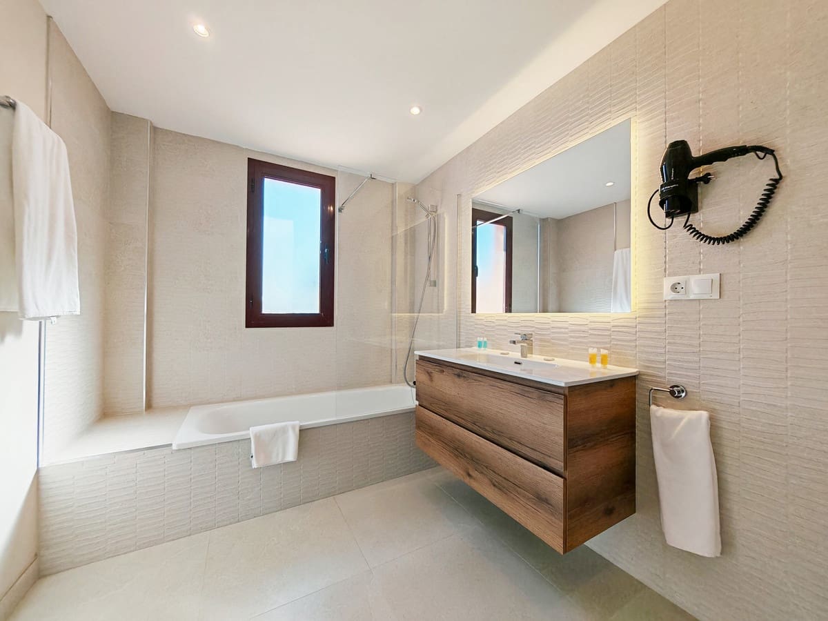 2 bedroom Apartment for sale in El Paraiso with pool garage - € 325,000 (Ref: 9387863)