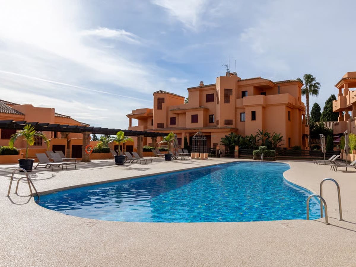 2 bedroom Apartment for sale in El Paraiso with pool garage - € 325,000 (Ref: 9387863)