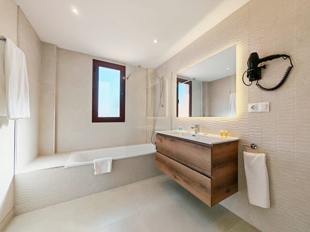 2 bedroom Apartment for sale in El Paraiso, Estepona with pool garage - € 325,000 (Ref: 9387863)