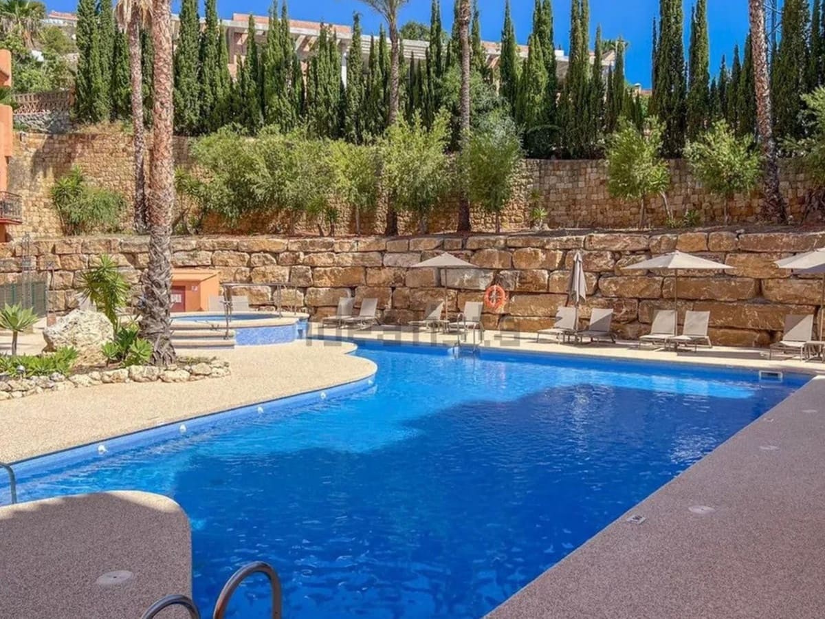 2 bedroom Apartment for sale in El Paraiso with pool garage - € 325,000 (Ref: 9387863)