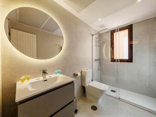 2 bedroom Apartment for sale in El Paraiso, Estepona with pool garage - € 325,000 (Ref: 9387863)