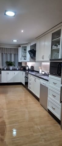 4 sypialnia Penthouse na sprzedaż w Estepona z garażem - 449 000 € (Ref: 9398768)
