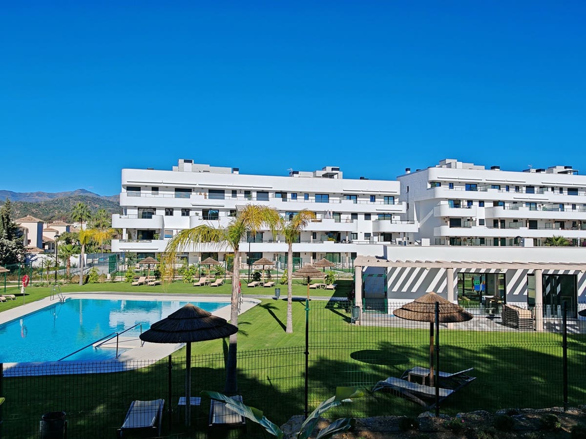2 Zimmer Apartment zu verkaufen in Estepona mit Pool Garage - 445.000 € (Ref: 9411232)