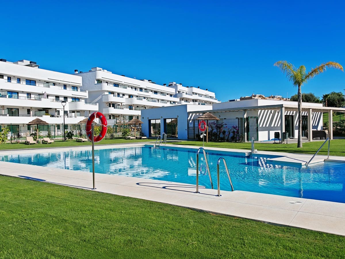 2 Zimmer Apartment zu verkaufen in Estepona mit Pool Garage - 445.000 € (Ref: 9411232)