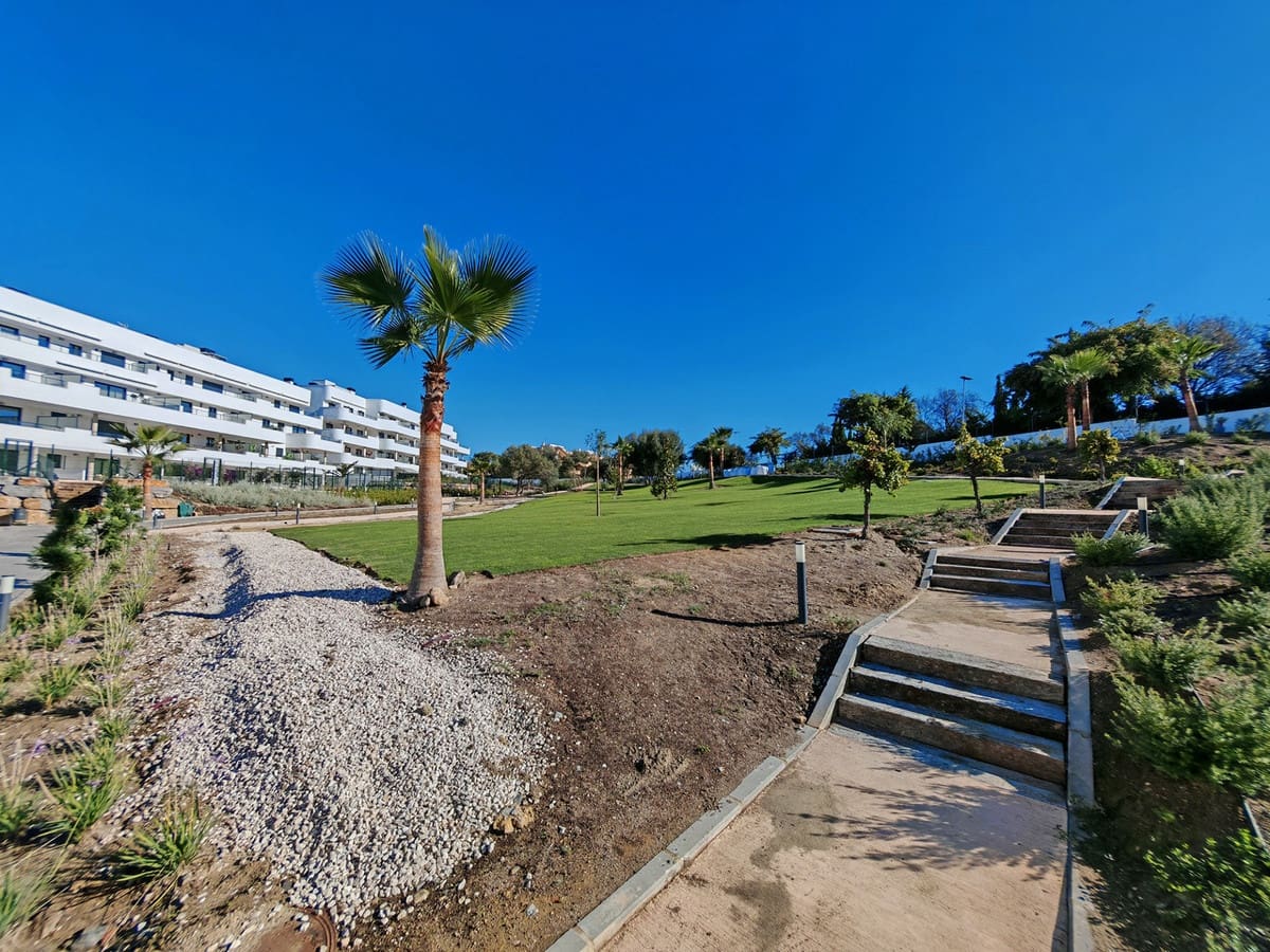 2 Zimmer Apartment zu verkaufen in Estepona mit Pool Garage - 445.000 € (Ref: 9411232)