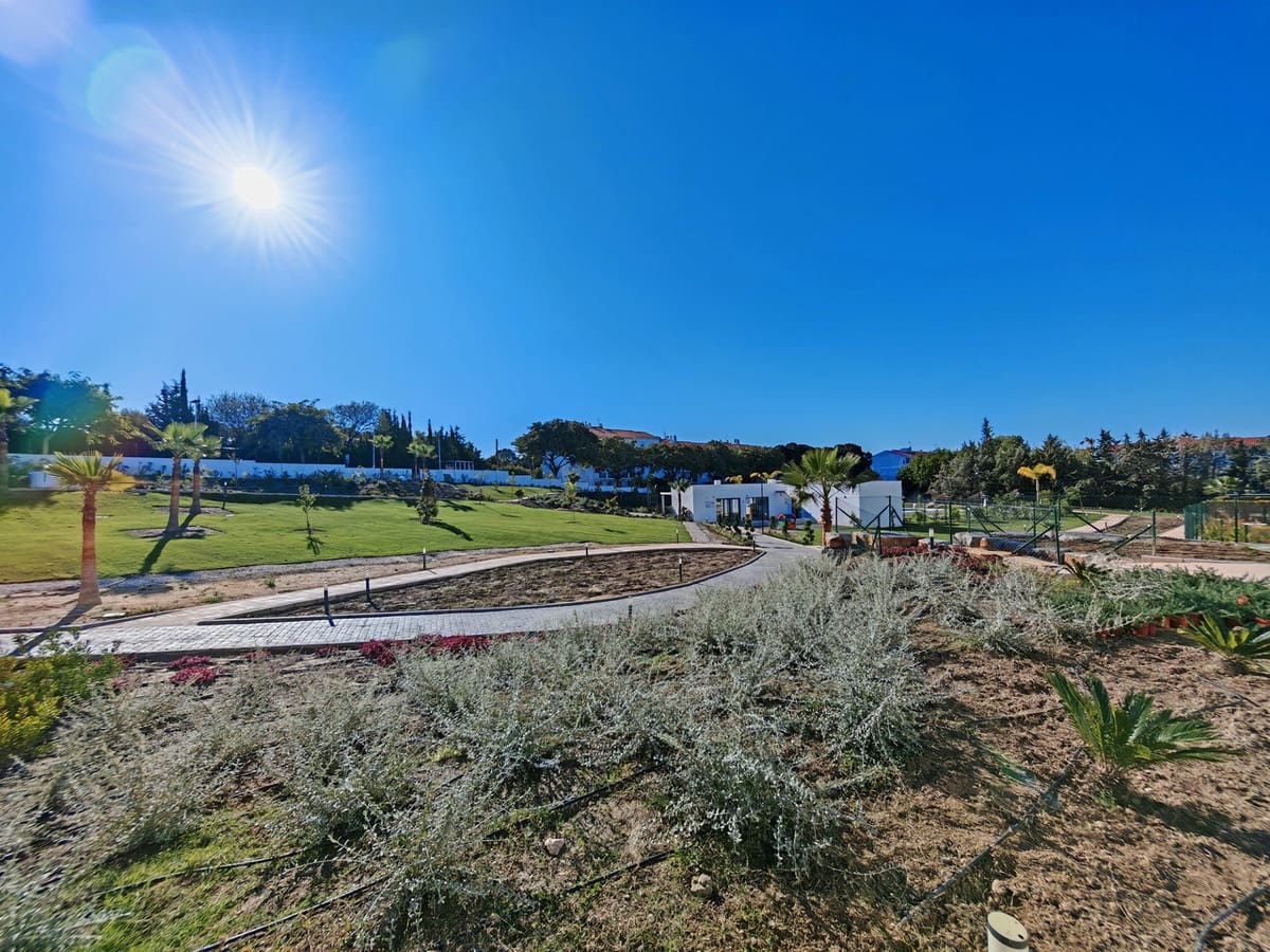 2 Zimmer Apartment zu verkaufen in Estepona mit Pool Garage - 445.000 € (Ref: 9411232)