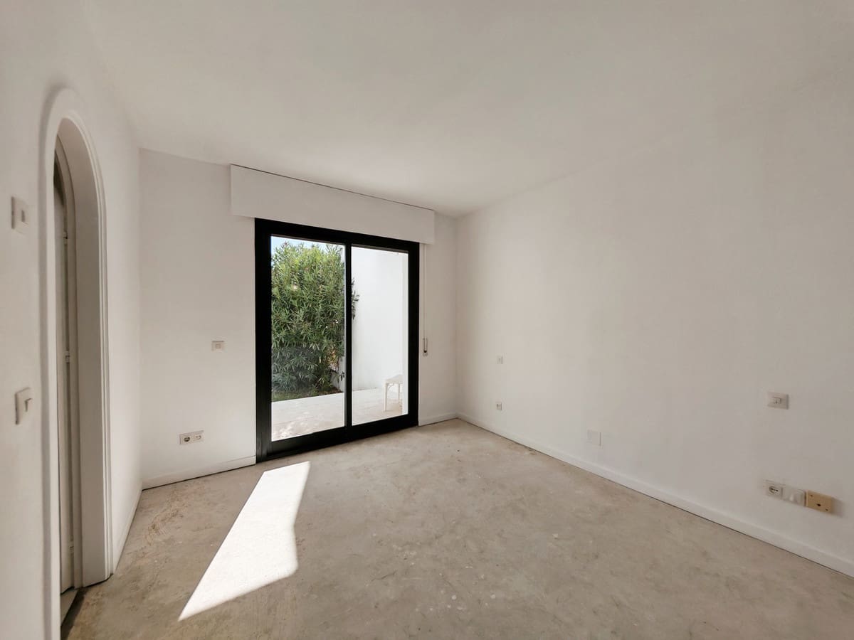 2 bedroom Townhouse for sale in Cabopino with pool - € 750,000 (Ref: 9422381)