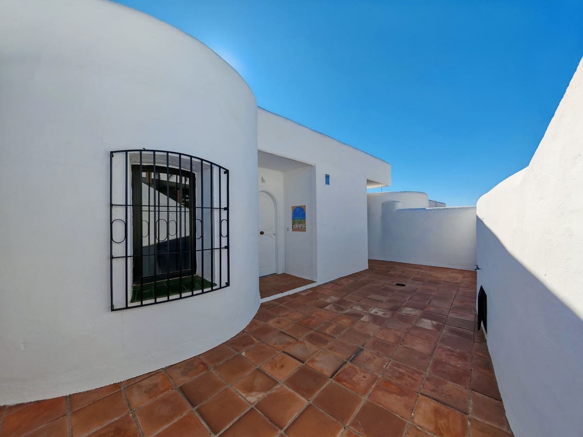 2 bedroom Townhouse for sale in Cabopino with pool - € 750,000 (Ref: 9422381)