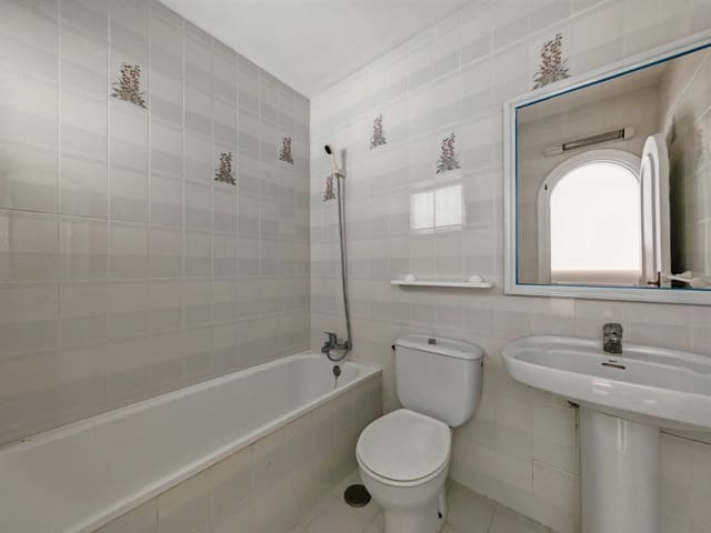 2 soverom Hus til salgs i Cabopino, Marbella med svømmebasseng - € 750 000 (Ref: 9422381)