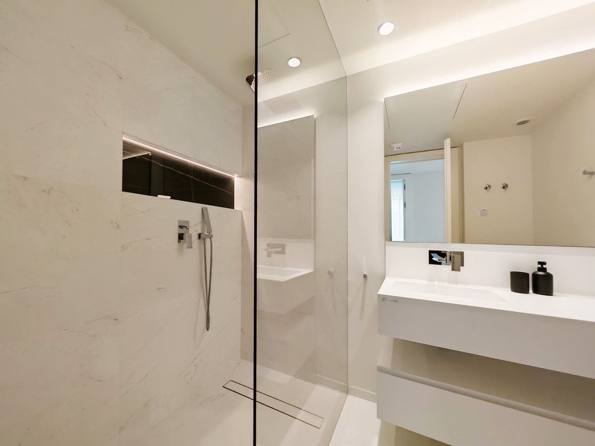 3 sypialnia Apartament na sprzedaż w Ojen z basenem garażem - 1 395 000 € (Ref: 9427469)