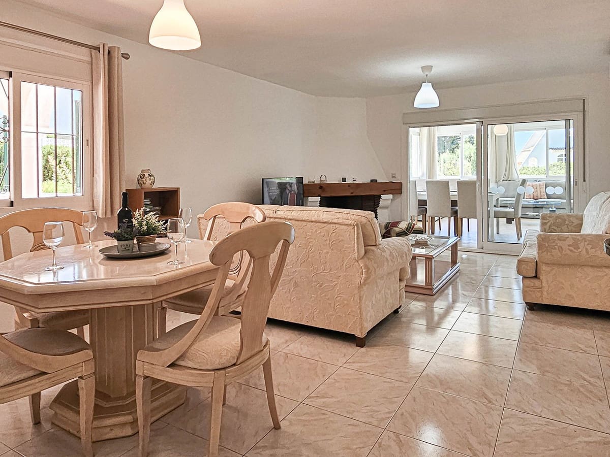 4 slaapkamer Villa te koop in Riviera del Sol met zwembad garage - € 1.100.000 (Ref: 9431253)